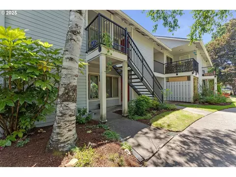 86 Kingsgate Rd #A202, Lake Oswego, OR 97035