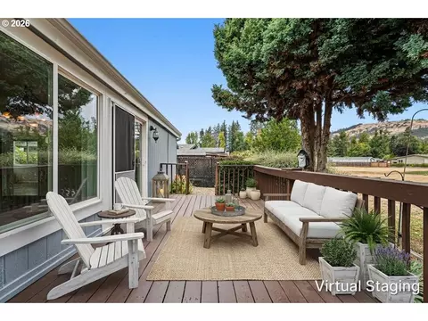 Exterior - 85665 Manchester Ln, Eugene, OR 97405 photo 2 of 10