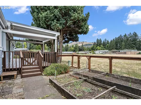 Exterior - 85665 Manchester Ln, Eugene, OR 97405 photo 7 of 10
