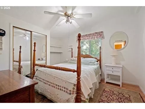 Bedroom - 85665 Manchester Ln, Eugene, OR 97405 photo 6 of 6