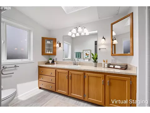 Bath - 85665 Manchester Ln, Eugene, OR 97405 photo 1 of 4