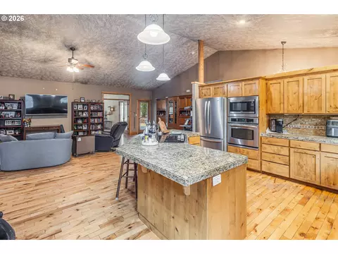 Kitchen - 15784 Lava Dr, La Pine, OR 97739 photo 3 of 3