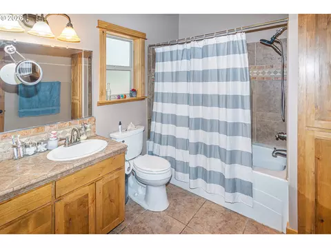 Bath - 15784 Lava Dr, La Pine, OR 97739 photo 1 of 4