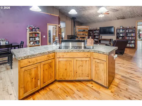 Kitchen - 15784 Lava Dr, La Pine, OR 97739 photo 2 of 3