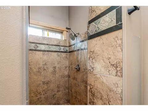Bath - 15784 Lava Dr, La Pine, OR 97739 photo 3 of 4