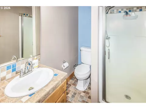 Bath - 15784 Lava Dr, La Pine, OR 97739 photo 4 of 4