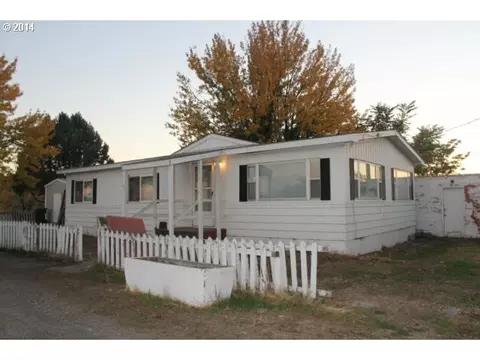 726 E St, Umatilla, OR 97882 photo 1