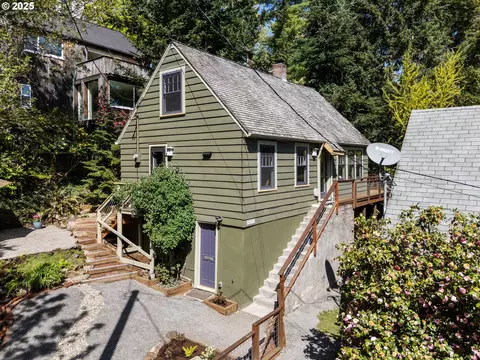 1027 SW Grover St, Portland, OR 97239