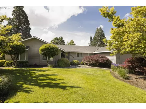 1220 NW Greenbriar Pl, Mcminnville, OR 97128