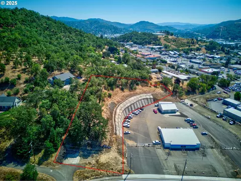 797 NE Garden Valley Blvd, Roseburg, OR 97470