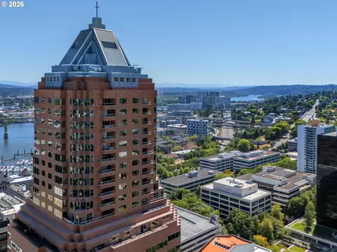 1414 SW 3rd Ave #2402, Portland, OR 97201