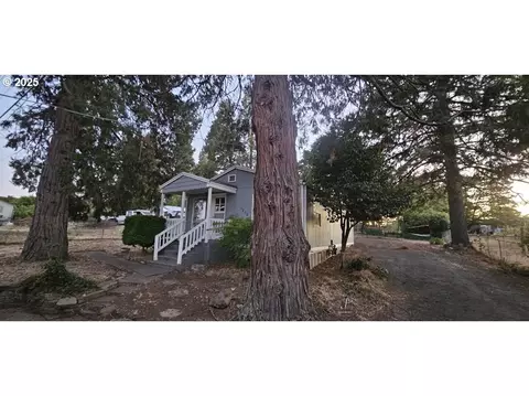 1248 NW Ellan St, Roseburg, OR 97470