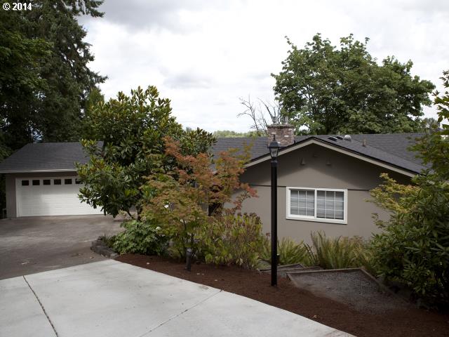 2115 Stone Crest Dr, Eugene, OR 97401 photo 1