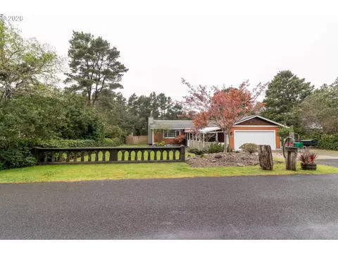 4726 Sea Breeze Ln, Florence, OR 97439