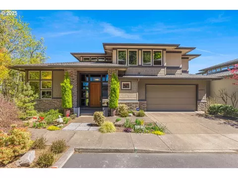 6643 NW Meridian Ridge Dr, Portland, OR 97210
