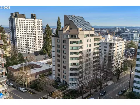 2245 SW Park Pl #7B, Portland, OR 97205