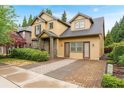 885 N Pointe Dr, Albany, OR 97321