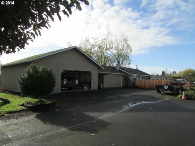 454 35th St, Springfield, OR 97478 photo 1