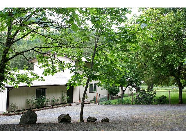581 Gudrun Dr, Glide, OR 97443 photo 1