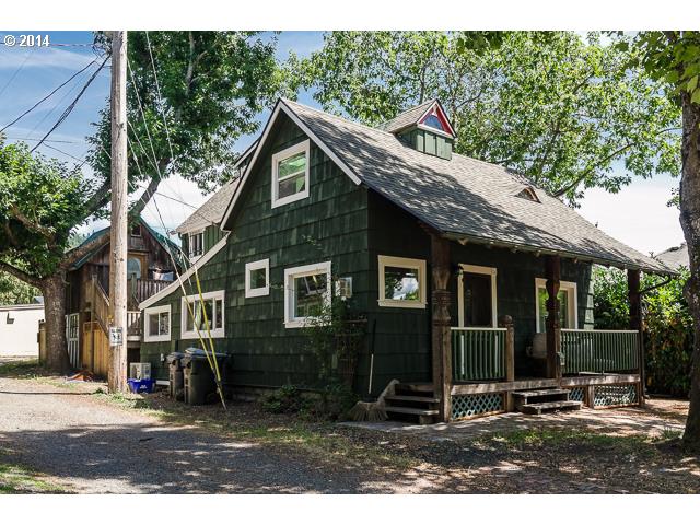 2259 Emerald St, Eugene, OR 97403 photo 1