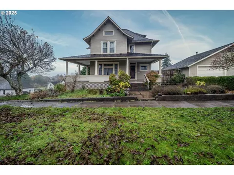 509 N Collier St, Coquille, OR 97423
