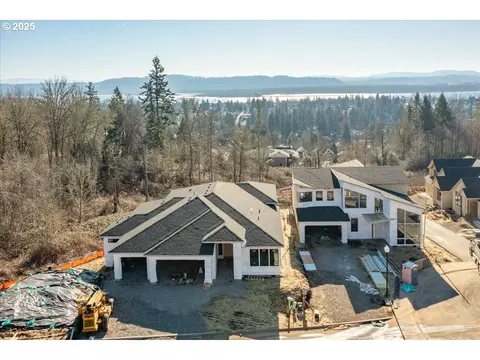 800 N V St, Washougal, WA 98671