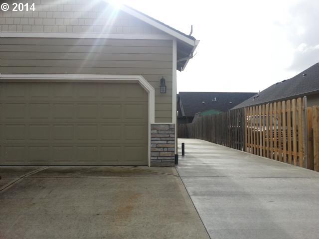 638 Eric Dr, Molalla, OR 97038 photo 1