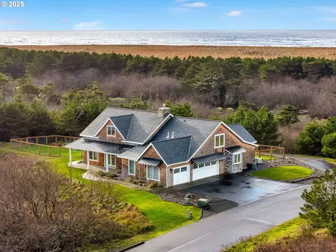 32996 Pacific Bellevue Ln, Warrenton, OR 97146