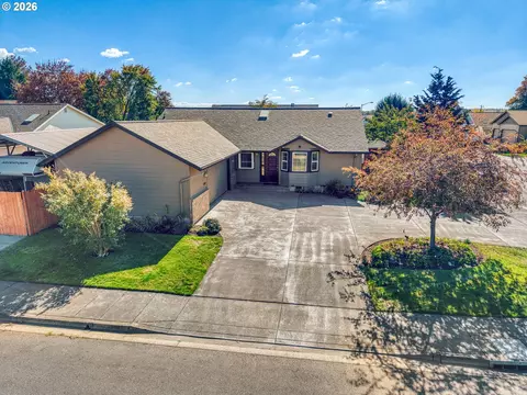 1061 Applegate Pl, Harrisburg, OR 97446
