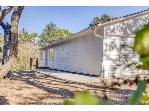5980 Palisades Dr, Lincoln City, OR 97367