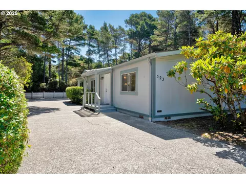 1601 Rhododendron Dr #523, Florence, OR 97439