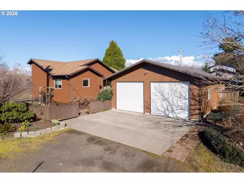 322 5th Ave, Coos Bay, OR 97420
