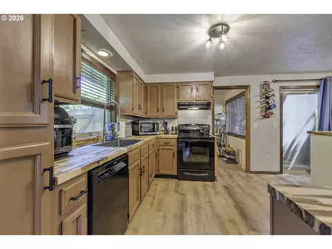 Kitchen - 3101 SE 2nd St, Gresham, OR 97080 photo 1 of 2