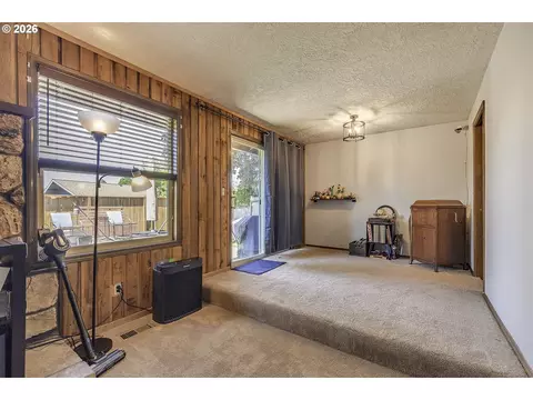 Living - 3101 SE 2nd St, Gresham, OR 97080 photo 4 of 5