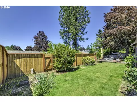 Exterior - 3101 SE 2nd St, Gresham, OR 97080 photo 8 of 9