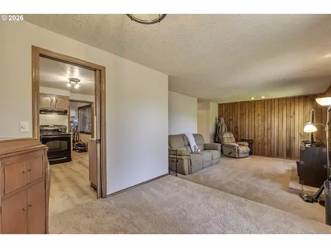 Living - 3101 SE 2nd St, Gresham, OR 97080 photo 5 of 5
