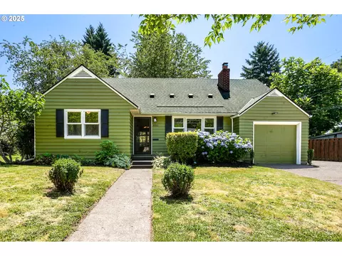 8800 NE Siskiyou St, Portland, OR 97220