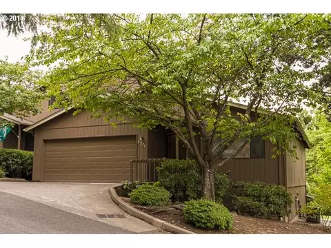 2221 Ridgeway Dr, Eugene, OR 97401 photo 1
