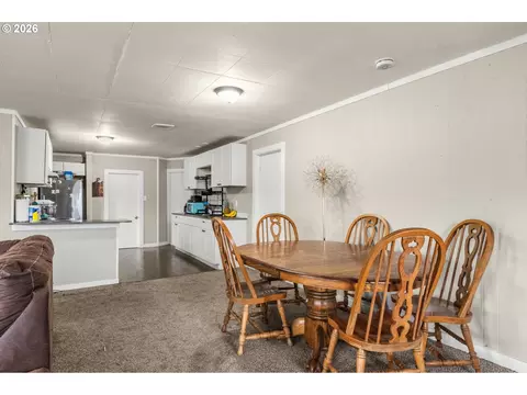 Dining - 39094 Dexter Rd, Dexter, OR 97431 photo 1 of 1