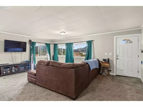 Living - 39094 Dexter Rd, Dexter, OR 97431 photo 1 of 1