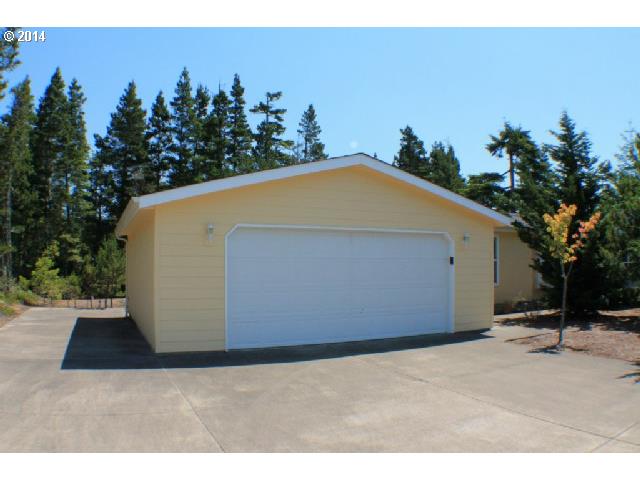 643 35th Ct, Florence, OR 97439 photo 1