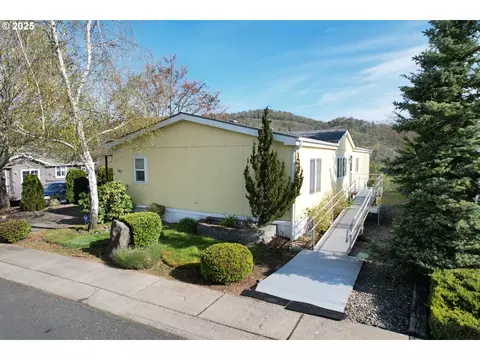 187 Wenaha Ln, Roseburg, OR 97471