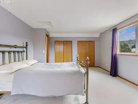 Bedroom - 2930 SW Brixton Ave, Gresham, OR 97080 photo 7 of 11