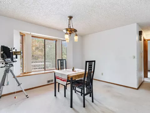 Dining - 2930 SW Brixton Ave, Gresham, OR 97080 photo 2 of 2