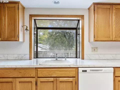 Kitchen - 2930 SW Brixton Ave, Gresham, OR 97080 photo 4 of 6