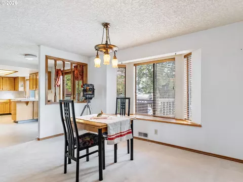 Dining - 2930 SW Brixton Ave, Gresham, OR 97080 photo 1 of 2
