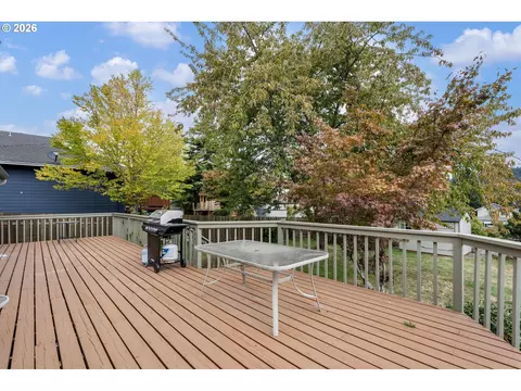Exterior - 2930 SW Brixton Ave, Gresham, OR 97080 photo 5 of 9