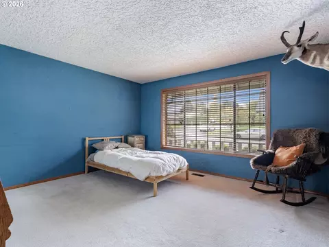 Bedroom - 2930 SW Brixton Ave, Gresham, OR 97080 photo 1 of 11