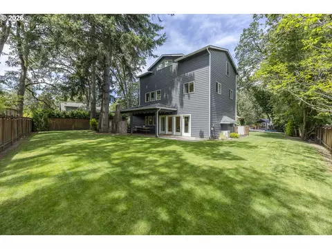 Exterior - 1359 Hammock St, Eugene, OR 97401 photo 9 of 13