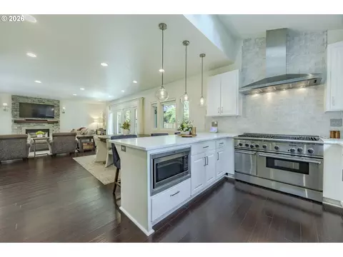 Kitchen - 1359 Hammock St, Eugene, OR 97401 photo 7 of 8